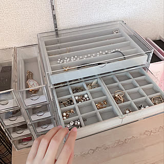 アクリルケース 重なるアクリルケースのおしゃれなアレンジ 飾り方のインテリア実例 Roomclip ルームクリップ