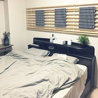 ベッド周り/クイーンサイズベッド/ニトリのベッド/IKEAのファブリック/無印良品のベッドカバー...などのインテリア実例 - 2017-04-29 16:27:13