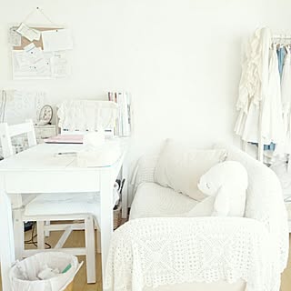 リビング/一人暮らし/シャビー　/アンティーク/色を失った部屋のインテリア実例 - 2014-09-28 05:24:41