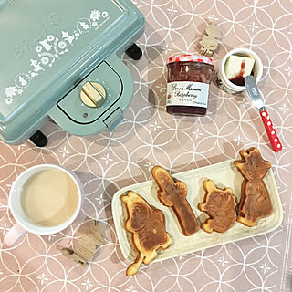 机/紅茶はたっぷりミルクが好き♡/H&M HOME/テーブルクロス/アロマブロック...などのインテリア実例 - 2019-02-07 00:49:07