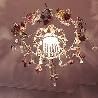 女性の、3LDK、家族住まいの「壁/天井」についてのインテリア実例