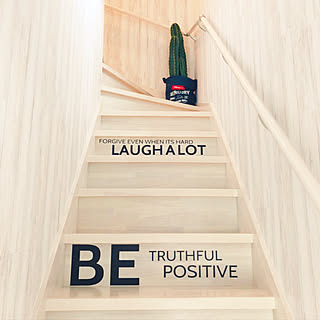 階段 木目調壁紙のおしゃれなインテリアコーディネート レイアウトの実例 Roomclip ルームクリップ