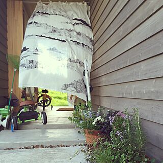 玄関ポーチ 寄せ植えのおしゃれなインテリアコーディネート レイアウトの実例 Roomclip ルームクリップ