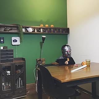 女性の、2LDK、家族住まいの「リビング」についてのインテリア実例