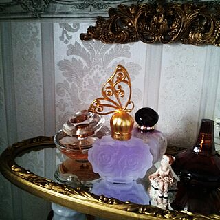 棚 Anna Sui アナスイ 香水のまとめページ Roomclip ルームクリップ