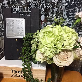 部屋全体/合成皮革と鋲/¥10の板4枚/ニトリのフェイクグリーン/結婚式でいただいた花...などのインテリア実例 - 2017-06-18 21:31:02