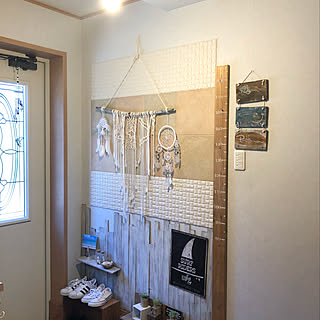 玄関/入り口/ドリームキャッチャー★/マクラメタペストリー♥/身長計DIY/エコカラットタイル...などのインテリア実例 - 2018-08-18 12:20:47