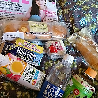 ベッド周り/体調崩した/熱と嘔吐/旦那さんがいろいろ買ってきてくれた/お義母さんが家事をしてくれた...などのインテリア実例 - 2018-02-12 14:40:55