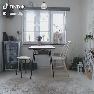 女性の、1DK、一人暮らしの「部屋全体」についてのインテリア実例