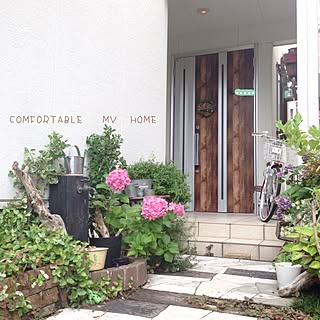 玄関/入り口/リメイクシート/ダイソー/柄合わせしながら貼りました/板壁風シャビーシックブラウンのインテリア実例 - 2016-07-01 08:21:03