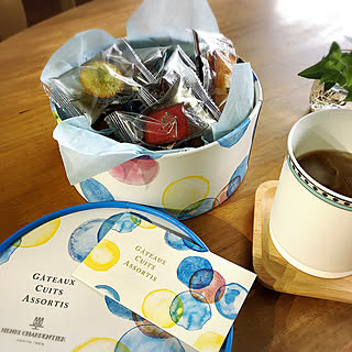 ティファニーのマグ/焼き菓子/アンリシャルパンティエ/お茶の時間/机のインテリア実例 - 2019-07-17 18:52:28