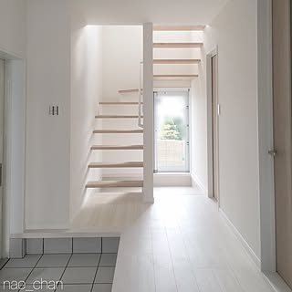 玄関 入り口 スケルトン階段のインテリア実例 Roomclip ルームクリップ 玄関 入り口 スケルトン階段のインテリア実例 Roomclip ルームクリップ