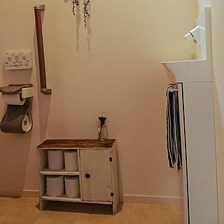 女性の、4LDK、家族住まいの「バス/トイレ」についてのインテリア実例