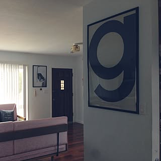部屋全体/カメラマークを消したくて/中古を買ってリノベーション/古い家/海外在住/白黒雑貨...などのインテリア実例 - 2016-06-01 05:59:18