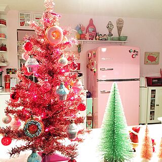 キッチン/ピンクの冷蔵庫/Pier 1 Imports/ピンクのクリスマスツリー/ガラスのオーナメント...などのインテリア実例 - 2015-12-06 23:35:54