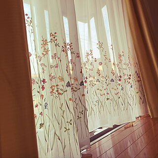 レースカーテン 花柄カーテンのおしゃれなアレンジ 飾り方のインテリア実例 Roomclip ルームクリップ