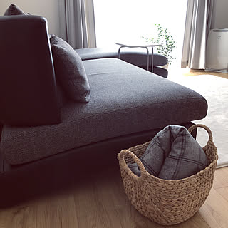 グレーも好き/ソファーまわり/見せる収納って難しい…/みせる収納/ニトリのかご...などのインテリア実例 - 2020-01-24 14:57:07