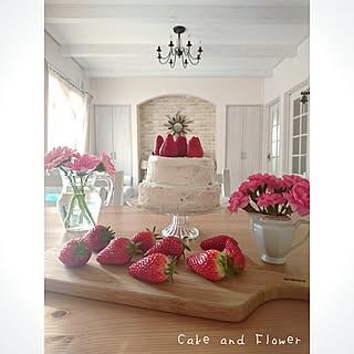 結婚記念日のお祝い/結婚式のお花/花のある暮らし/苺/梁のあるリビング...などのインテリア実例 - 2017-03-16 07:52:02