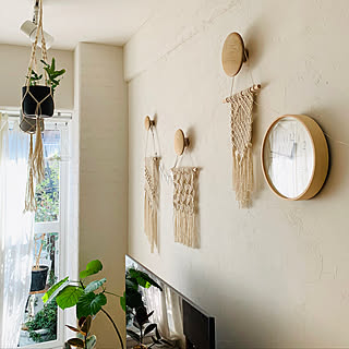 女性の、2LDK、家族住まいの「壁/天井」についてのインテリア実例