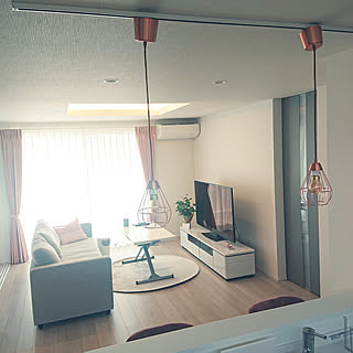 リビング ピンクカーテンのおしゃれなアレンジ 飾り方のインテリア実例 Roomclip ルームクリップ