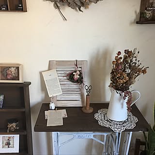 ベッド周り/ドライフラワーリース/漆喰壁DIY/アンティークミシン台/kikusukeちゃんのルーバー...などのインテリア実例 - 2017-04-24 08:29:59