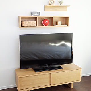 女性の、3LDK、家族住まいの「壁/天井」についてのインテリア実例