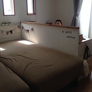 女性の、、家族住まいの「ベッド周り」についてのインテリア実例