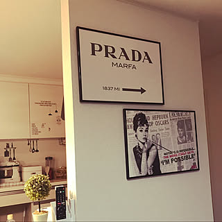 Prada風ポスターのインテリア実例 Roomclip ルームクリップ Prada風ポスターのインテリア実例 Roomclip ルームクリップ