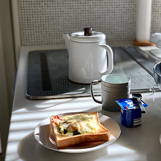 女性の、4LDK、家族住まいの「キッチン」についてのインテリア実例