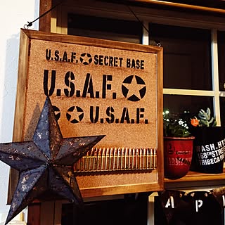 棚/今更グルーガンにはまる。/USAF/棚じゃない。/男前?/いいねありがとうございます☺︎...などのインテリア実例 - 2015-12-23 17:41:03