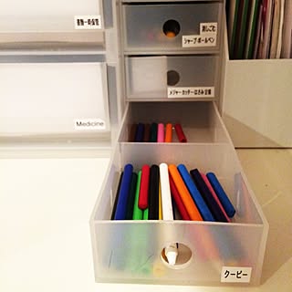 机/naoさんによる洗脳完了/クーピー使うときはこのまま持ち出す/無印良品/テプラのインテリア実例 - 2014-10-07 21:52:06