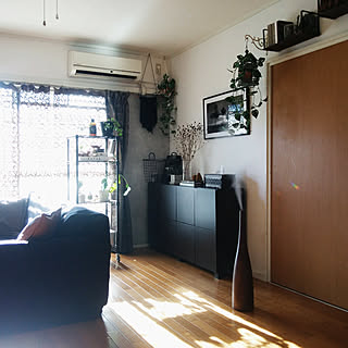 女性の、3LDK、家族住まいの「リビング」についてのインテリア実例