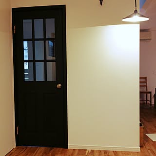 黒いドア 白い家のおしゃれなインテリア 部屋 家具の実例 Roomclip ルームクリップ