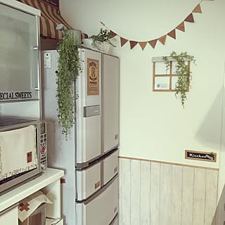 キッチン/レザーガーランド/板壁風リメイクシート/いなざうるす屋さん/窓枠風DIY...などのインテリア実例 - 2016-07-07 18:15:31