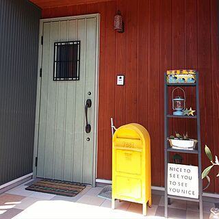 玄関/入り口/カラフルタイル/ミントグリーンのドア/黄色のポスト/多肉植物...などのインテリア実例 - 2017-05-12 05:33:56