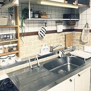 キッチン/フェイクグリーン/ディスペンサーボトル/リメイクシート 木目調/賃貸...などのインテリア実例 - 2017-07-05 12:07:46