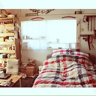 ベッド周り/ニトリのベットカバー/左はDIY用品、手作り用品の棚/和室を真っ白にペイントした。のインテリア実例 - 2013-09-23 21:51:16