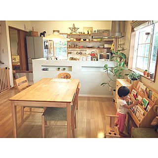 秋仕様/ダイニングテーブル&チェア/ストライプ壁紙/子どもスペース/おもちゃ箱...などのインテリア実例 - 2015-09-17 16:13:25