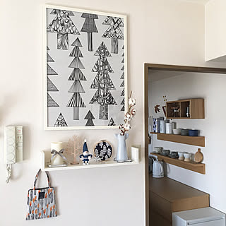 女性の、3LDK、家族住まいの「壁/天井」についてのインテリア実例