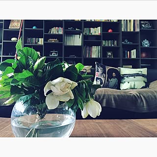 生花 クチナシの花のおしゃれなアレンジ 飾り方のインテリア実例 Roomclip ルームクリップ 生花 クチナシの花のおしゃれなアレンジ 飾り方のインテリア実例 Roomclip ルームクリップ