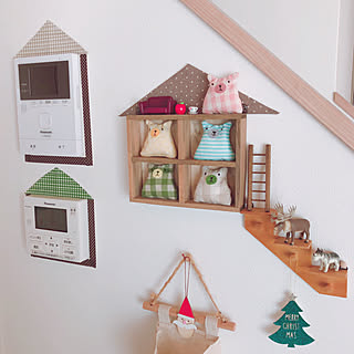 壁/天井/夜中に何をしてるんだろう/屋根裏部屋グレードアップ✨/インターフォン&給湯器/ガチャガチャ...♪*゚...などのインテリア実例 - 2018-11-12 13:28:35