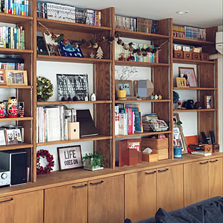 本棚 リースのおしゃれなアレンジ 飾り方のインテリア実例 Roomclip ルームクリップ 本棚 リースのおしゃれなアレンジ 飾り方のインテリア実例 Roomclip ルームクリップ