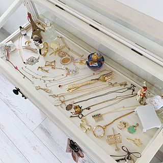 女性の、3LDK、家族住まいの「棚」についてのインテリア実例