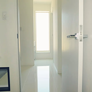 シンプルモダン 狭い玄関のインテリア実例 ｜ RoomClip（ルームクリップ）