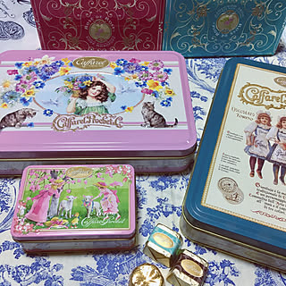 机/チョコレート大好き♡/モロゾフネイビー缶買えなかった…/モロゾフの缶/カファレルの缶...などのインテリア実例 - 2019-02-14 20:00:48