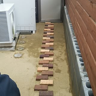 固まる土 レンガブロックのおしゃれなアレンジ 飾り方のインテリア実例 Roomclip ルームクリップ