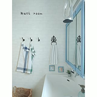 バス/トイレ/ダイソー木材/セリアペンキ/IKEAクロス/セリアアイアンフック/白レンガ壁紙...などのインテリア実例 - 2017-02-25 09:49:07