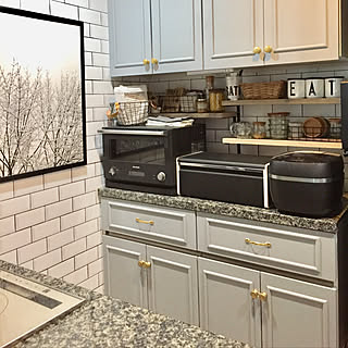 キッチン/足場板の棚/ブラバンシアブレッドビン/モノトーンインテリア/モールディングDIY...などのインテリア実例 - 2019-11-22 22:06:28