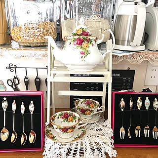 リビング/プレゼント頂きました♡/Royal Albert/植物のある暮らし/グラスじぇいむコーン部...などのインテリア実例 - 2018-04-21 10:33:51