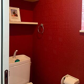 バス/トイレ/2階のトイレ/トイレ/赤い壁紙/手付かずの場所...などのインテリア実例 - 2016-10-23 13:33:07